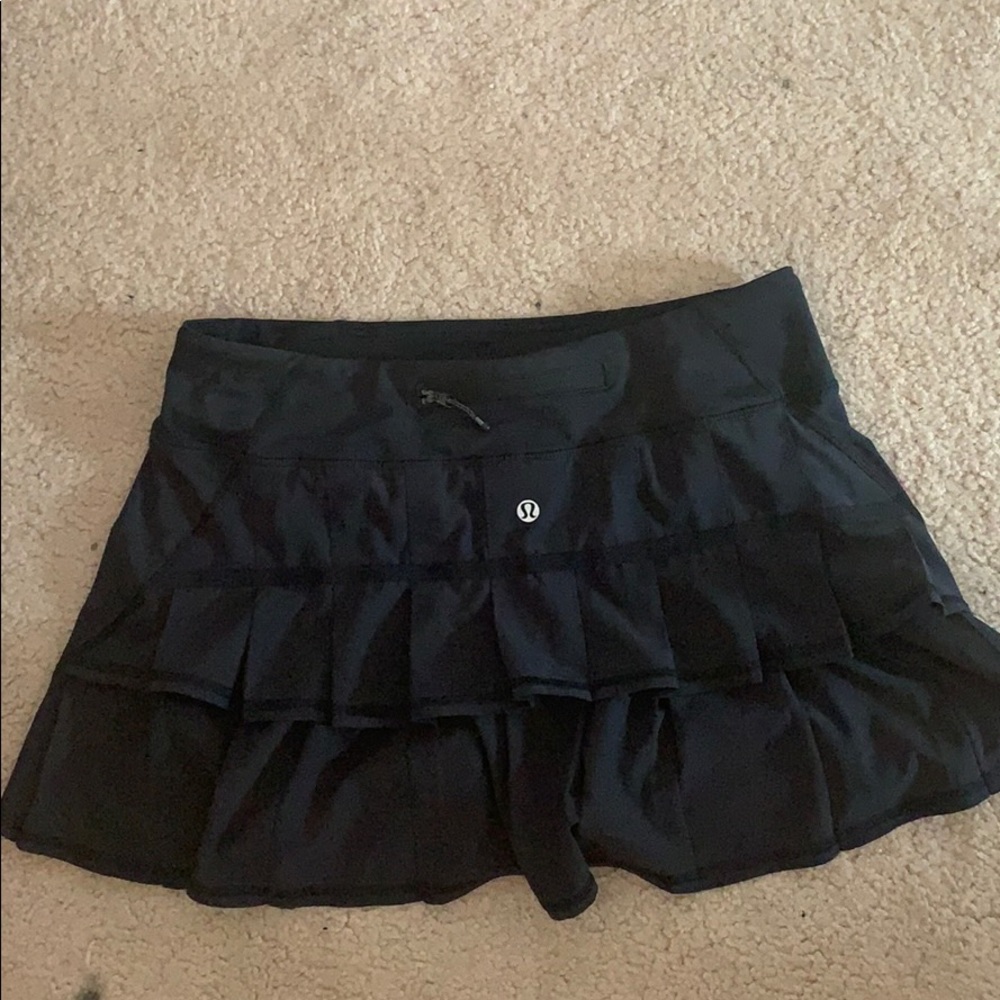 Black lulu lemon skirt, has built in spandex short